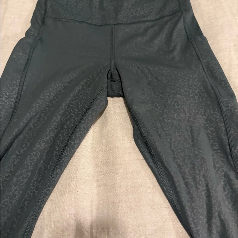 Athleta Charcoal/olive tight 7/8 size XS - Picture 7 of 7